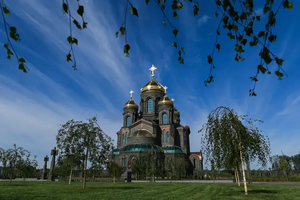 Руснява-церква-з-переплавлених-танків-гітлерівців.webp