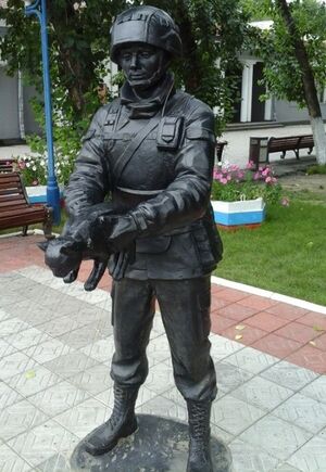Зелений чоловічок та кіт.jpg