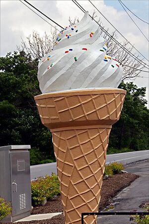 Claes Oldenburg 2.jpg